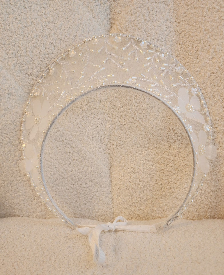 Vietnamese bride headpiece (mấn cô dâu)