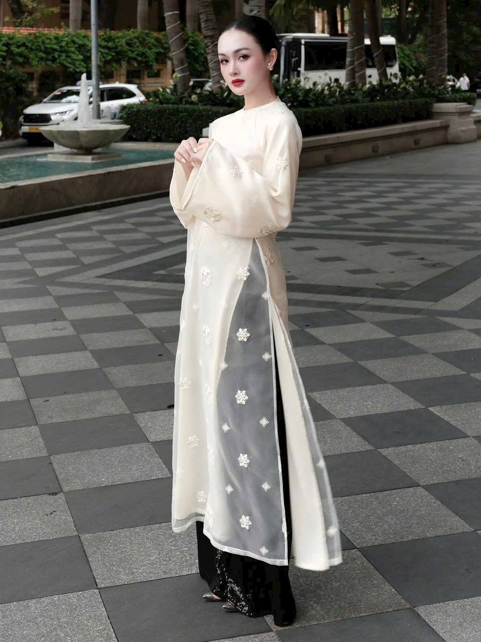 TUYET MUA Set Ao Dai Cach Tan White Color/Black Pants included/CT285
