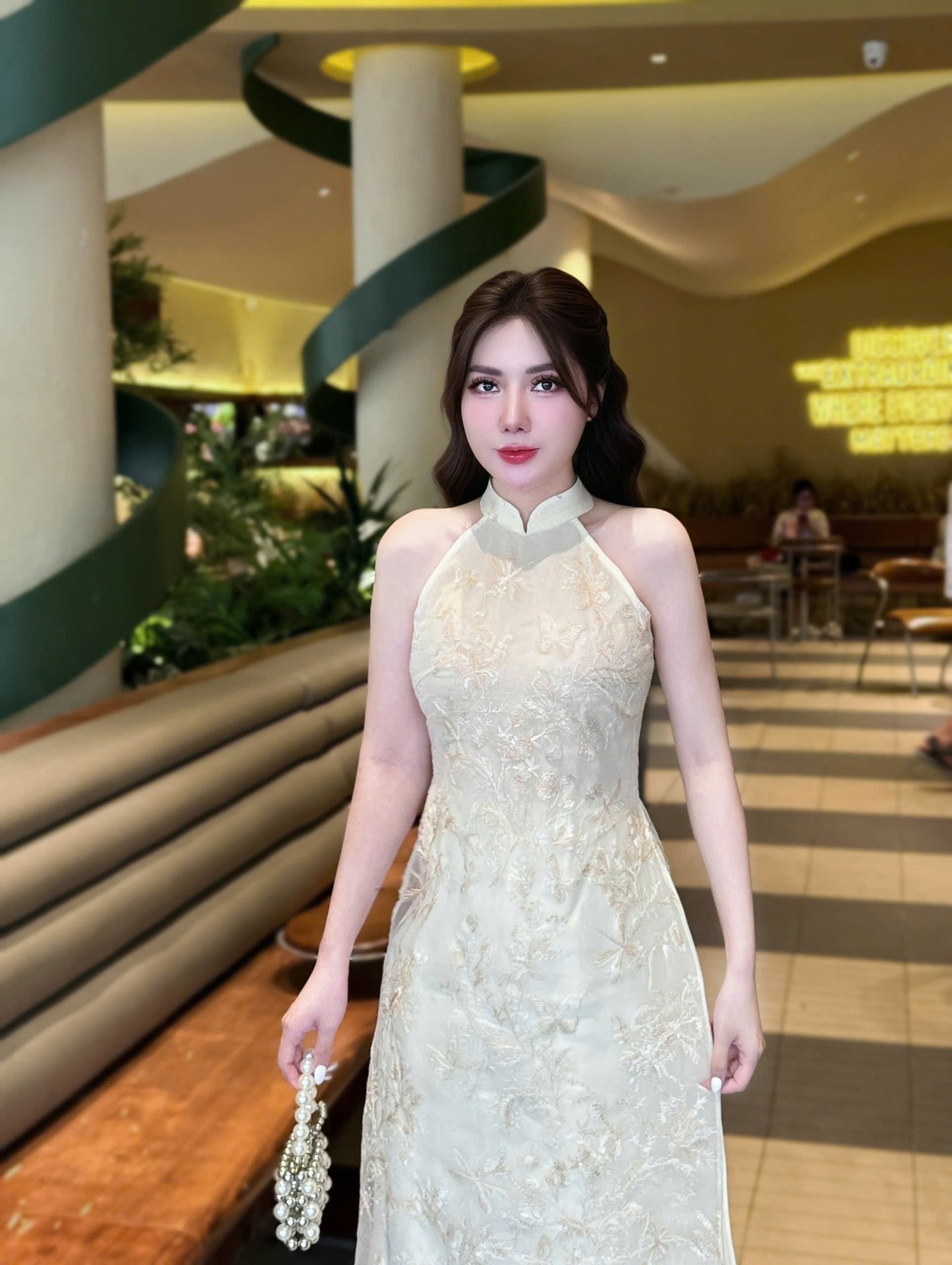 Set Modern Sleeveless Ao Dai Cach Tan/ Cream Color with Pants included/CT251