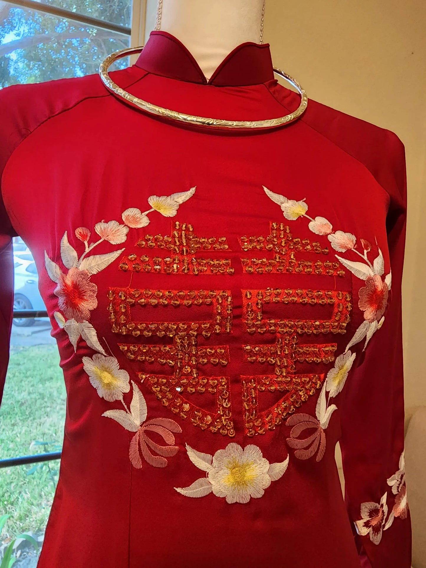 Set Ao Dai Lua Thái Tuấn Embroidered And Đính Kế/ White Pants included/TT171