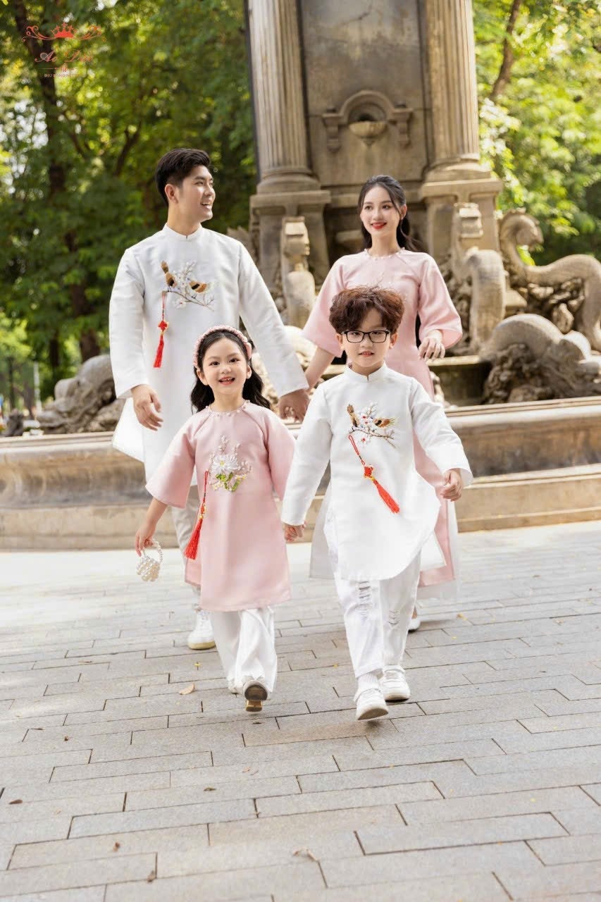 Set Family White And Pink Tafta hoa đính kết for Lunar New Year -B119