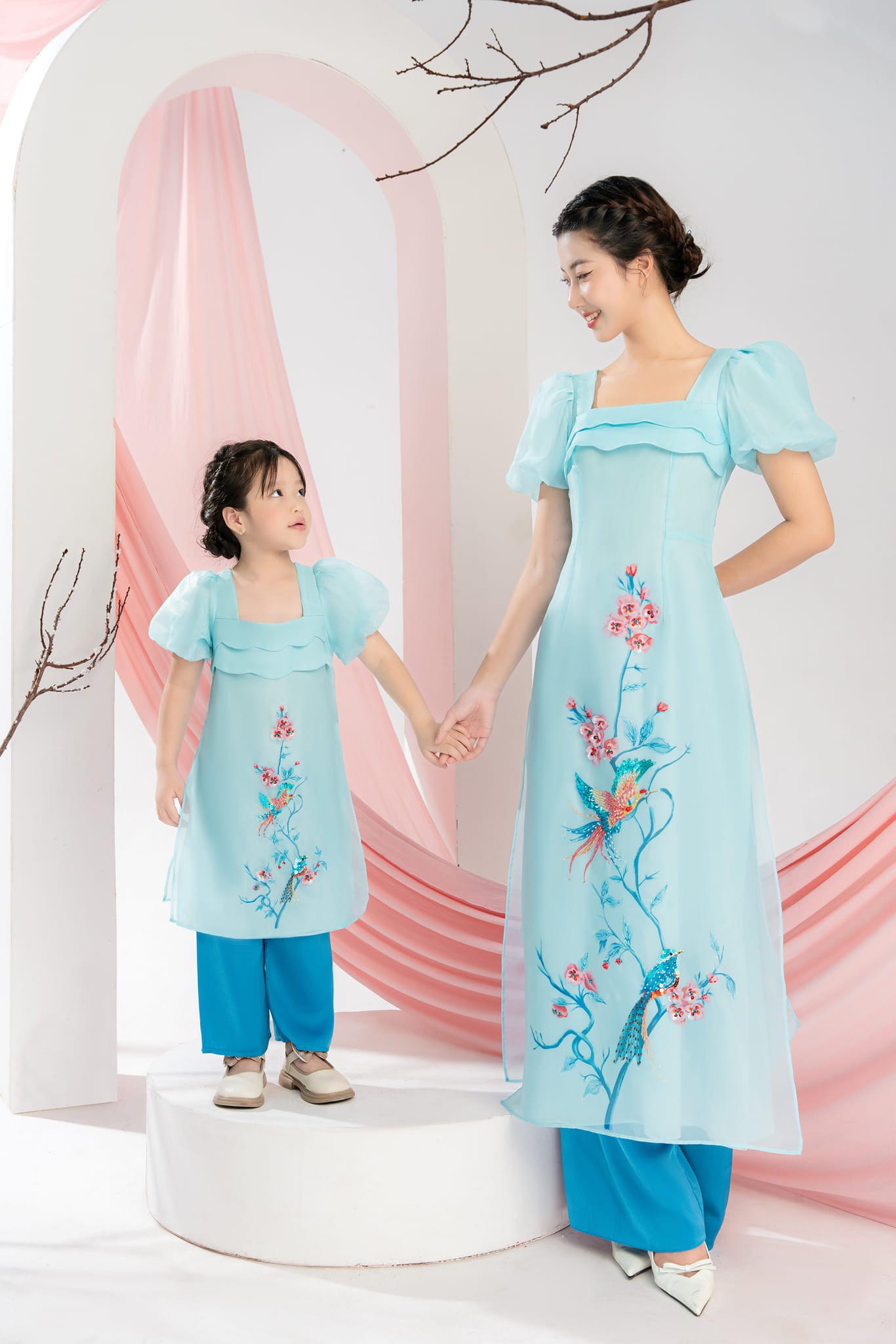 Set Ao Dai Cach Tan Pastel Blue Matching mom and Girls (Pants included)