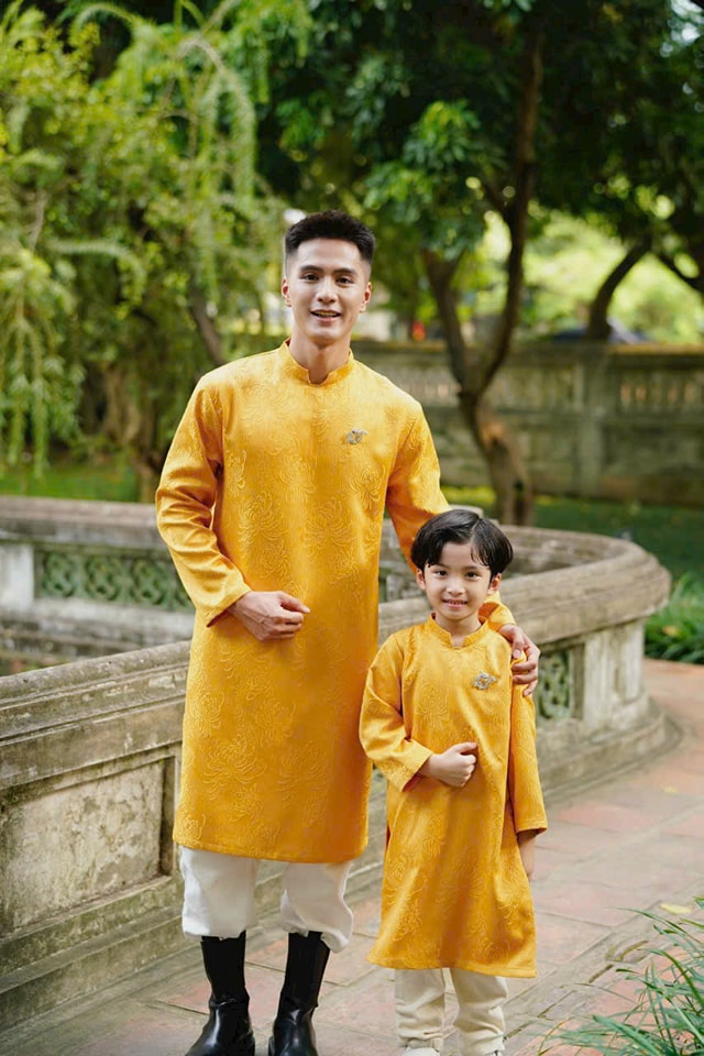 Set Radiant Yellow Spring Family Ao Dai