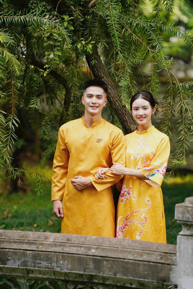 Set Radiant Yellow Spring Family Ao Dai