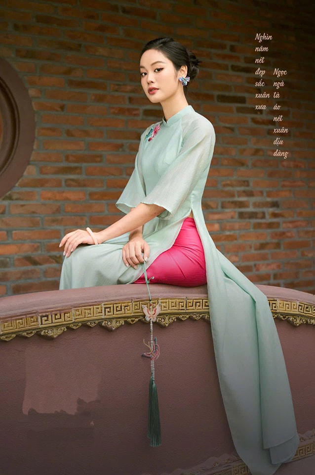 Set Ao Dai Cach Tan Embroidered Flower Blue Color / CT239