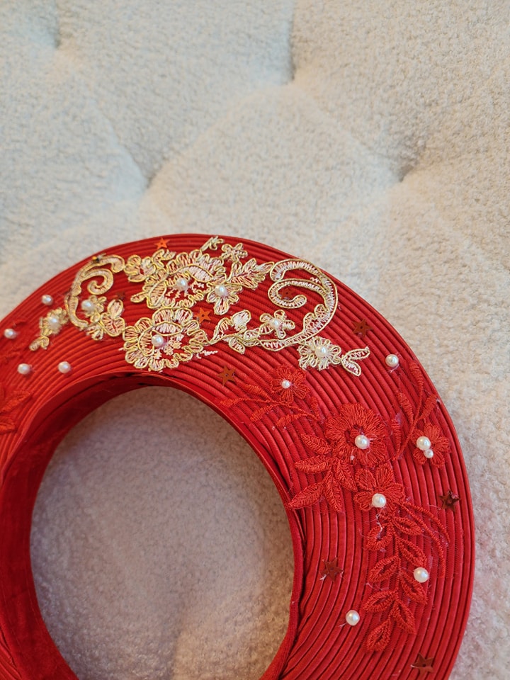 Vietnamese bride headpiece (mấn cô dâu)