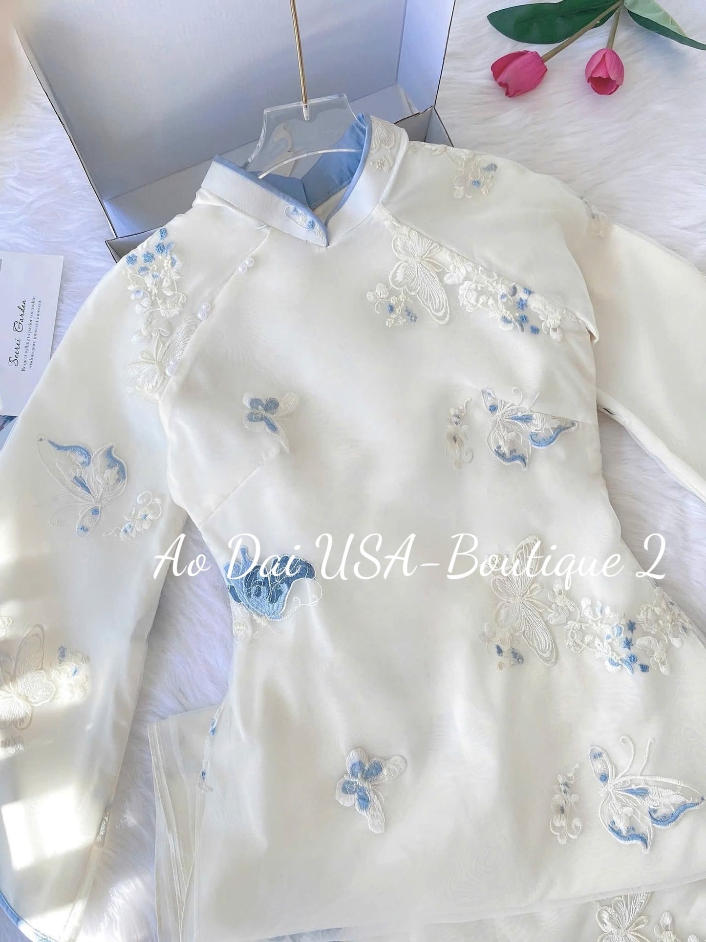 Set Ao Dai Cach Tan Embroidered White Color/Blue Pants included/ TT232