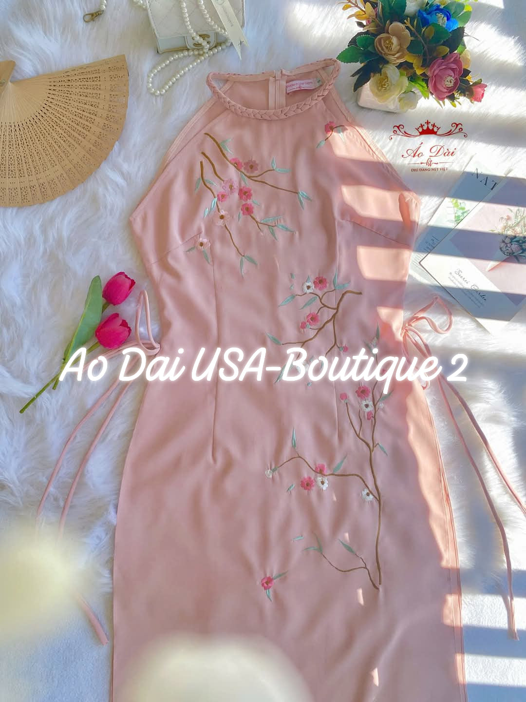 Modern Sleeveless ao dai with embroidery flowers (PINK)/Ao dai yếm Women/B253/254