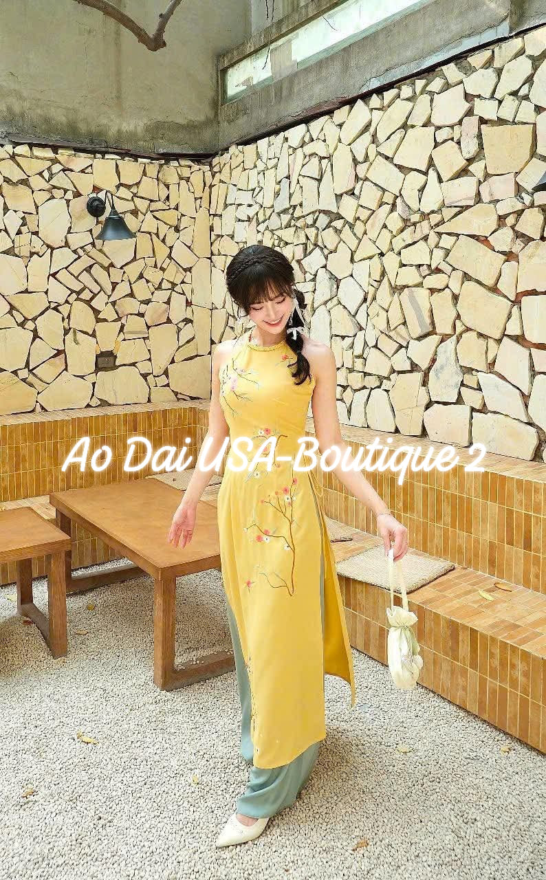 Modern Sleeveless ao dai with embroidery flowers (YELLOW)/Ao dai yếm Women/B253/254