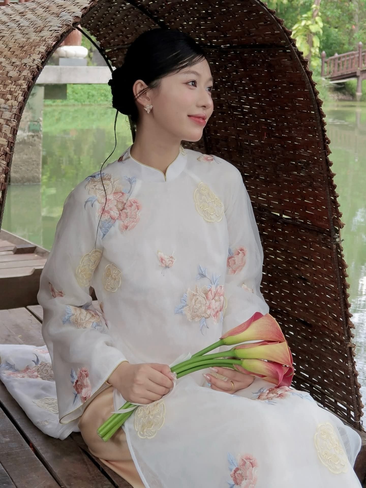 LINH An Set Ao Dai Cach Tan White Color/Pants included/ CT292