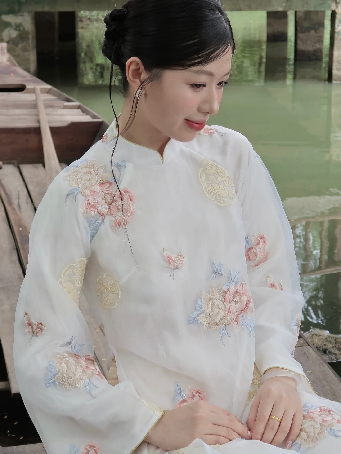 LINH An Set Ao Dai Cach Tan White Color/Pants included/ CT292