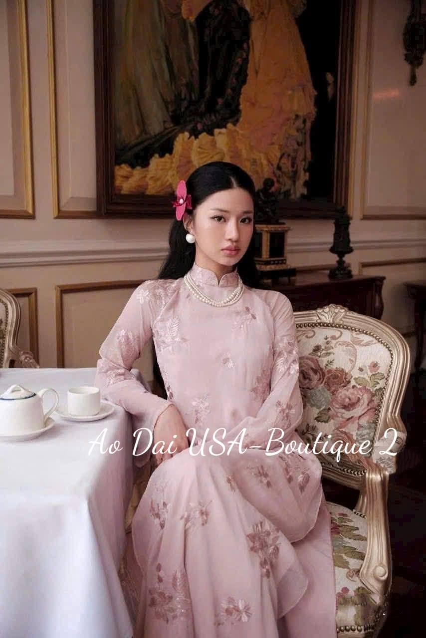 Light Pink Ao Dai Cach Tan Set: Modern Vietnamese Dress with Pants/ CT238