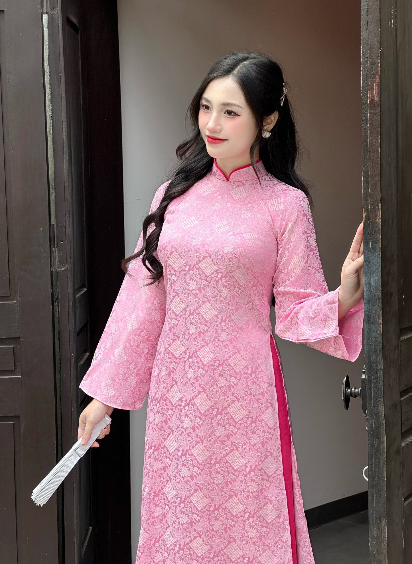 Light Pink Ao Dai Cach Tan Set: Modern Vietnamese Dress with Pants CT294