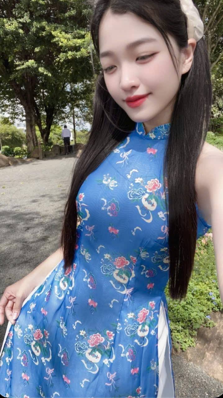 Ao Dai Lua Gam Song Phuong/Sleeveless Spring flowers patterns Pre made/Ao dai yếm Women with Pants/ CT237