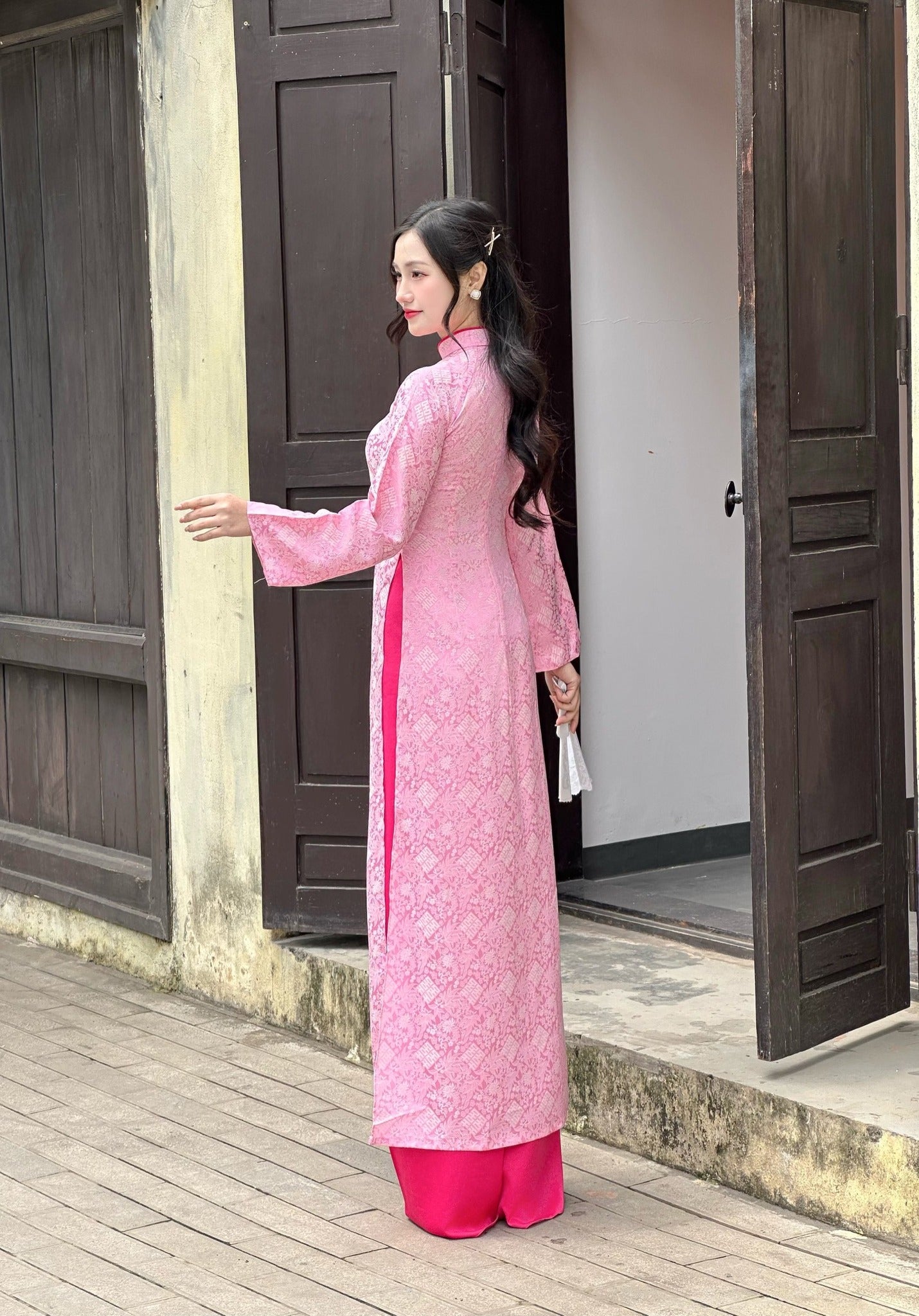 Light Pink Ao Dai Cach Tan Set: Modern Vietnamese Dress with Pants CT294