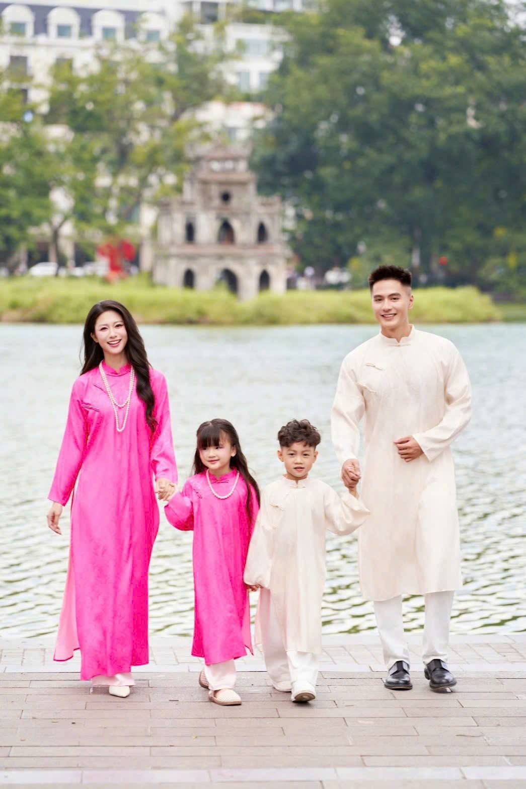 Ao Dai Gia Dinh Tet 2026/ Pink And White Matching for Family/B65