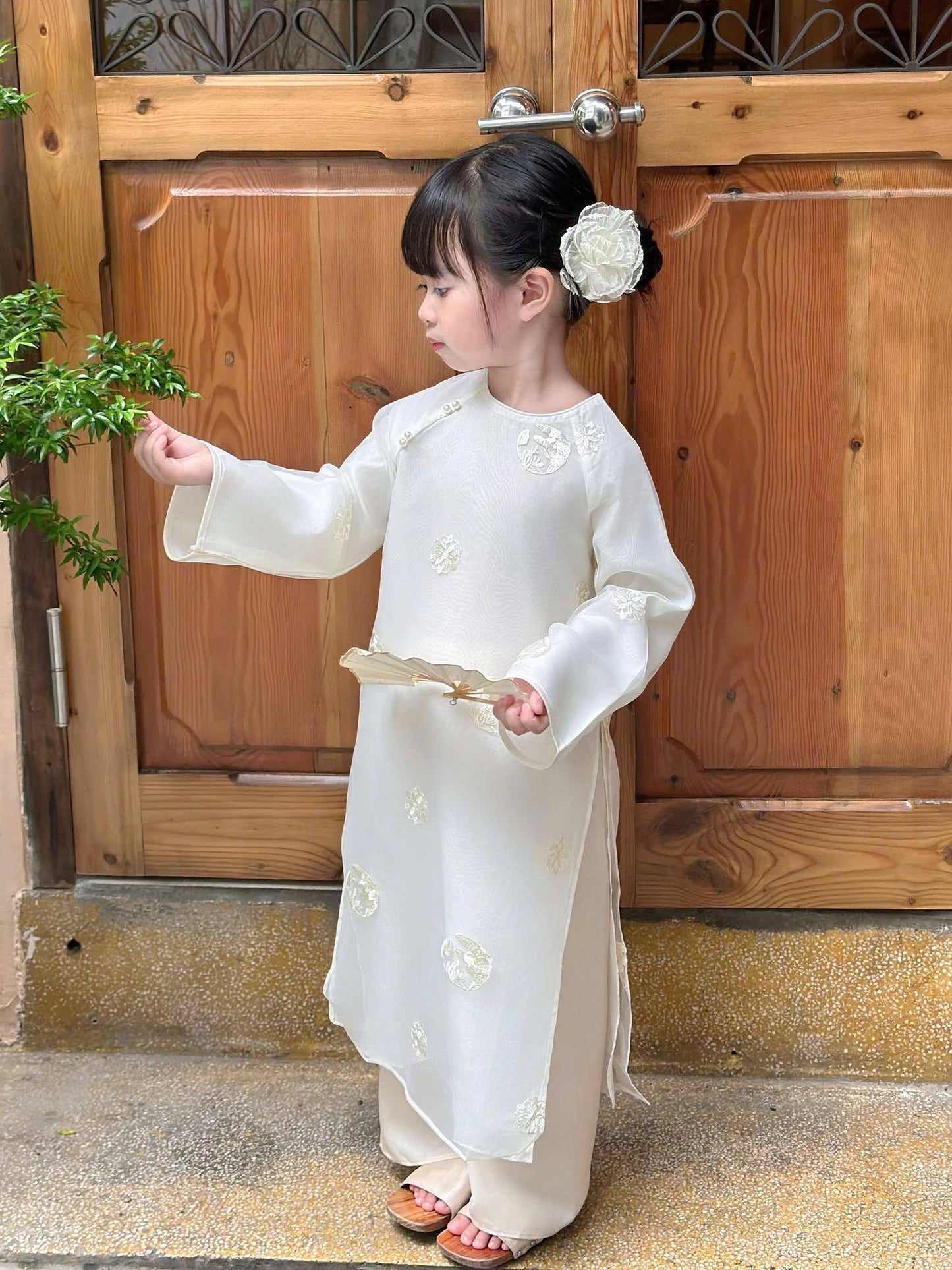 Girls' White Ao Dai Set Embroidered/Modern Vietnamese Dress/ Lunar New Year 2026