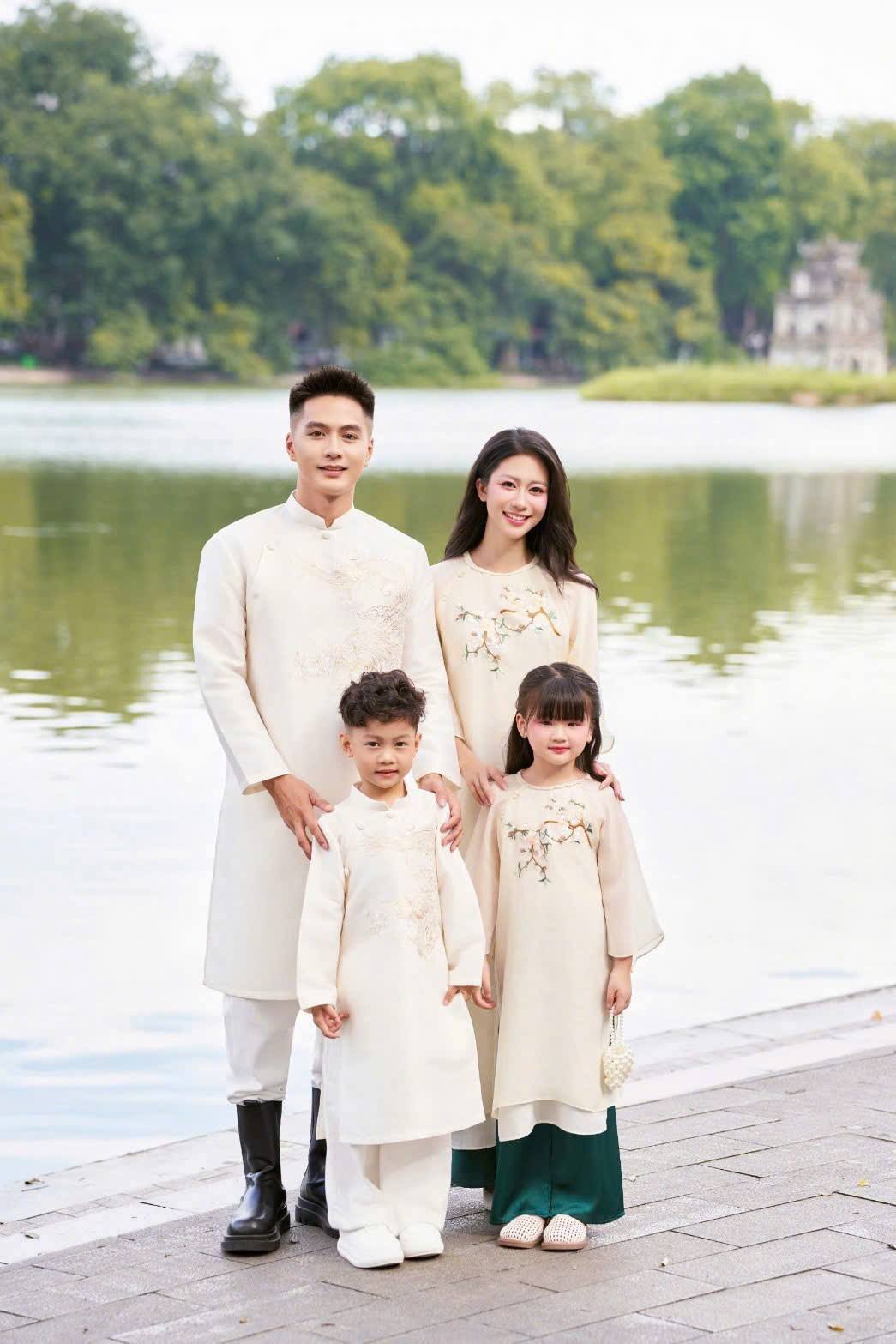 Modern Vietnamese Lunar New Year Outfit/ Ao Dai Gia Dinh Tet 2026 B65