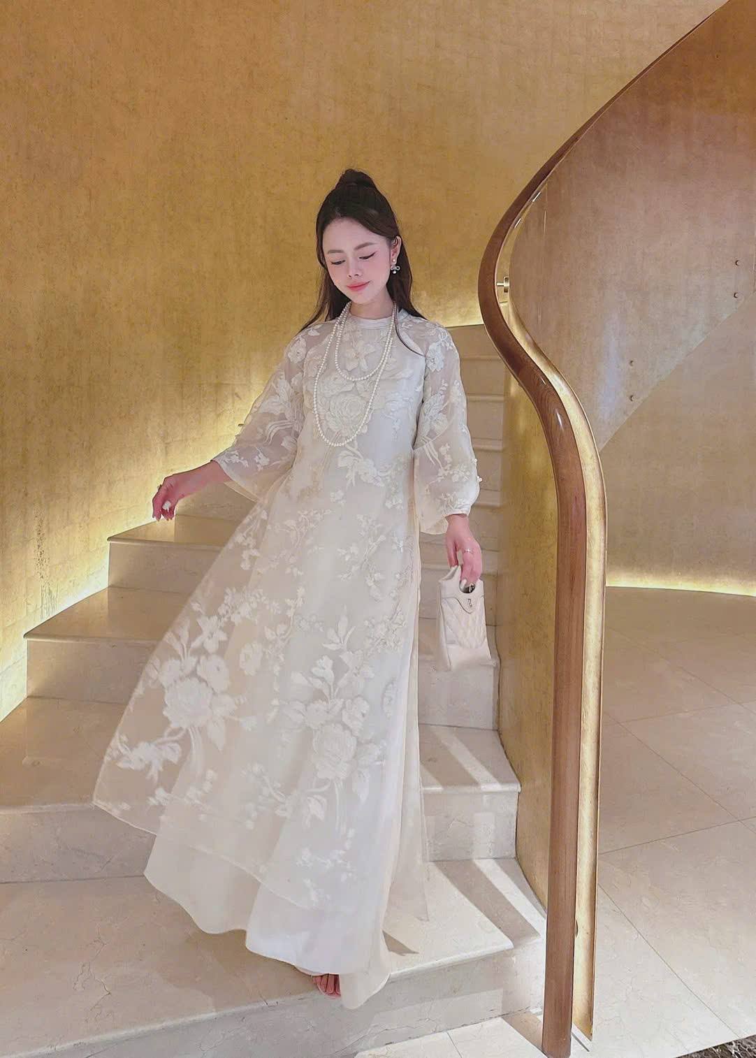 Cream Set Ao Dai To Theu/ Ao Dai Cach Tan Loose Style/ White Pants Included/ Lunar New Year 2026/ CT301