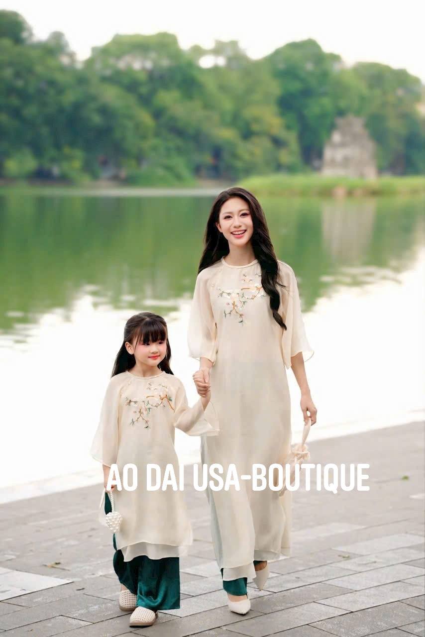 Modern Vietnamese Lunar New Year Outfit/ Ao Dai Gia Dinh Tet 2026 B65
