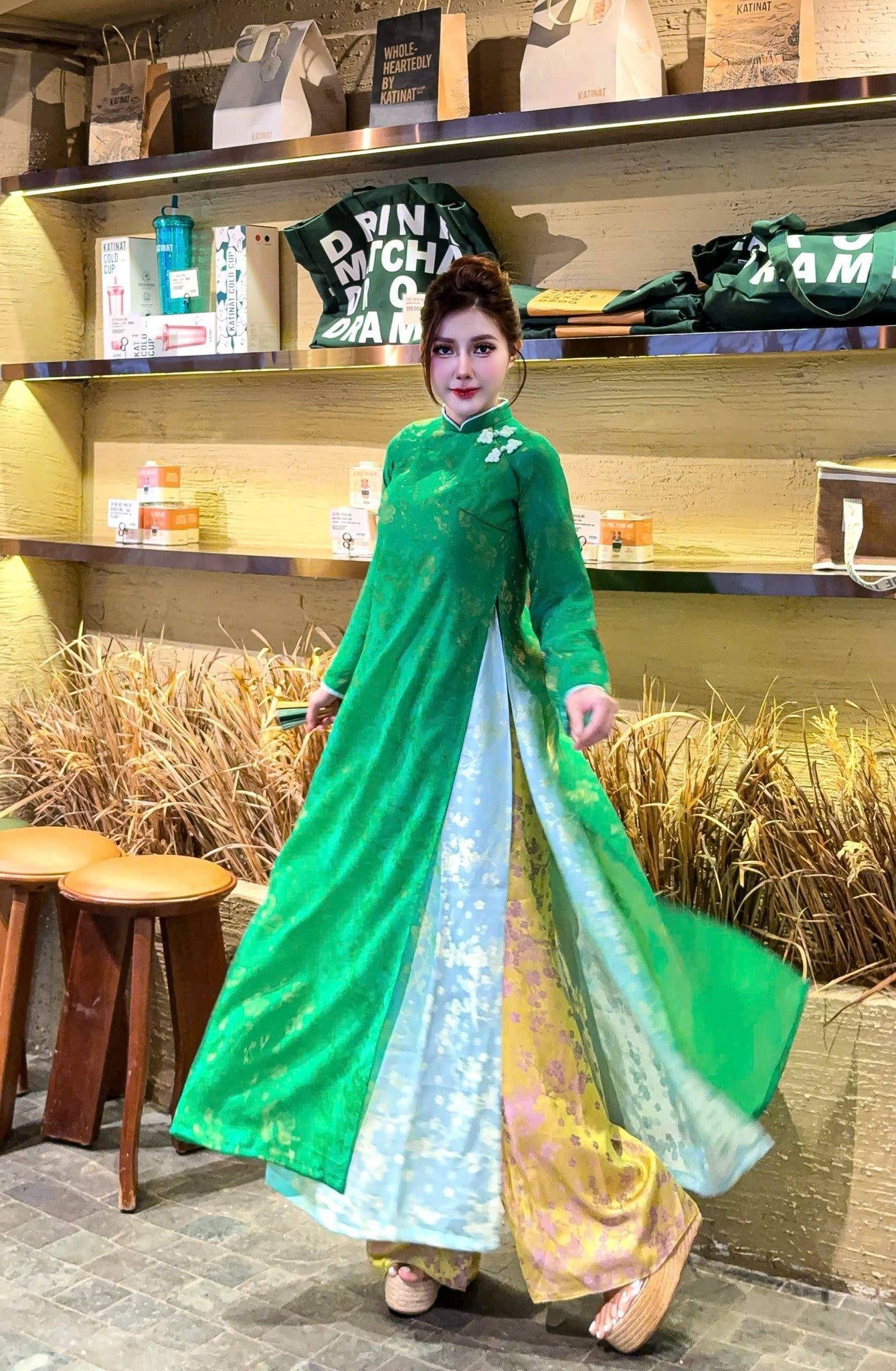 CAT UYEN Ao Dai Tơ Tằm Hoa Mai Green Color/Loose Style Modern with Yellow Pants /B282