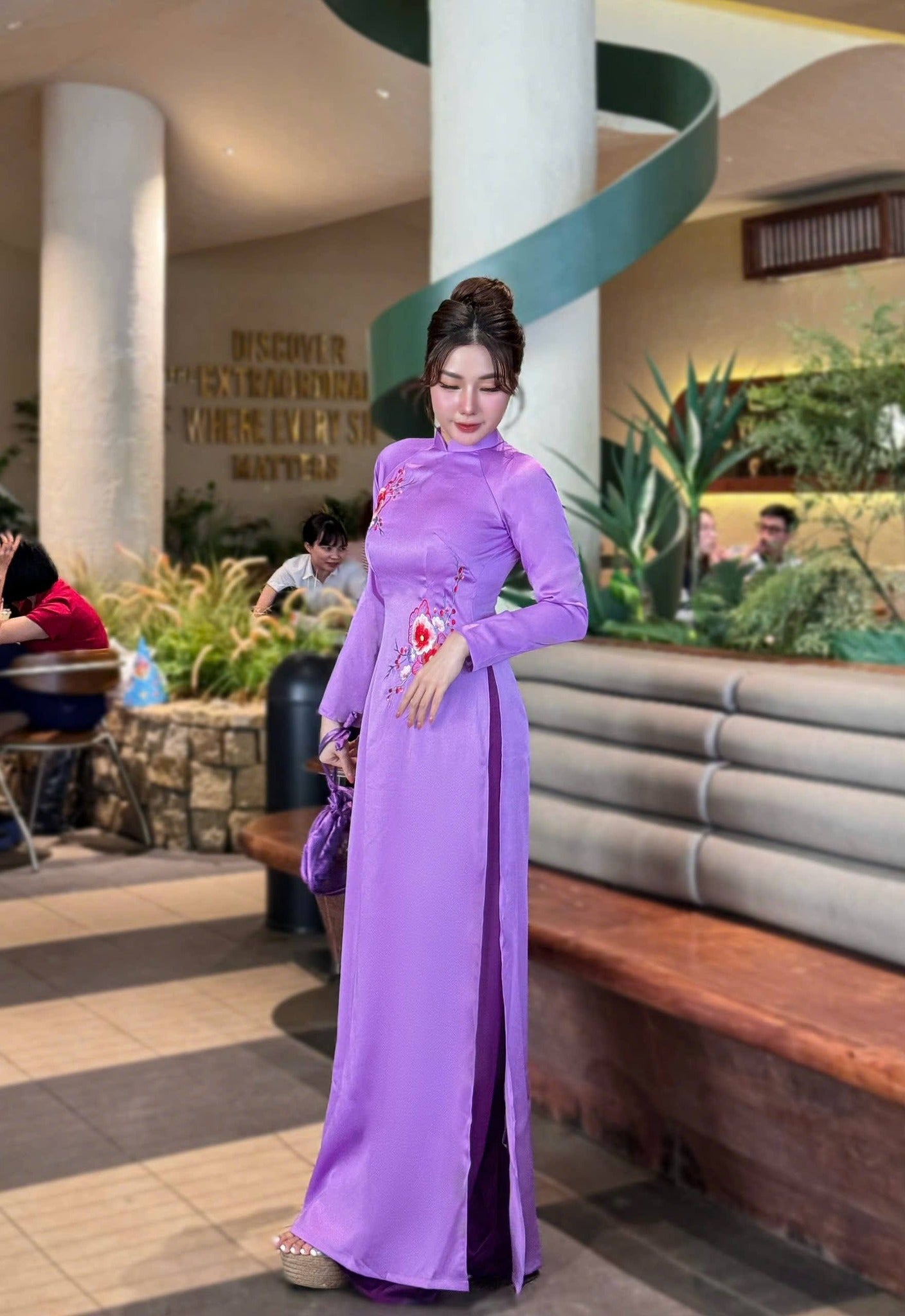Set Ao Dai Lua Tô Chau with Dark Purple Pants/ DS49