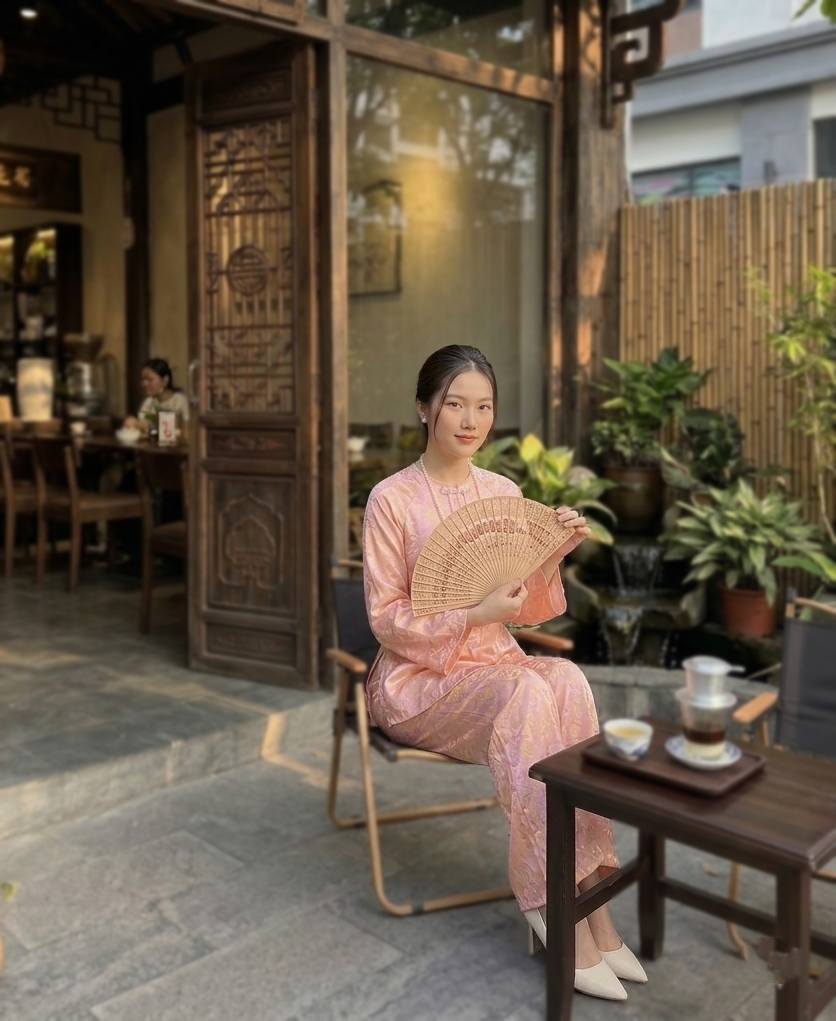 Ao Ba Ba Set: Modern Vietnamese Phap Phuc with Pants/Soft peach tone with a warm glow Color/ Tam Ong ThoDoi/G347