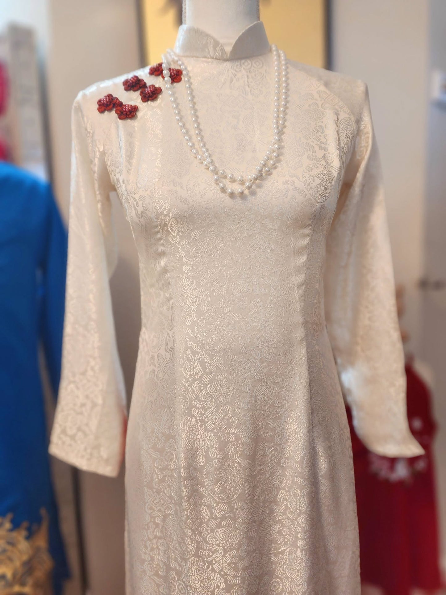 KIM TUYEN Set Ao Dai Gam White Color Come with Dark Red Pants/ B288