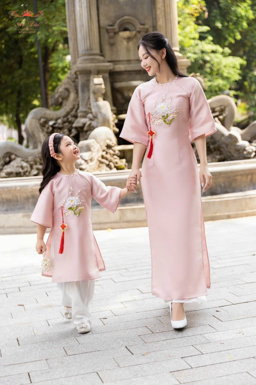 Set Family White And Pink Tafta hoa đính kết for Lunar New Year -B119