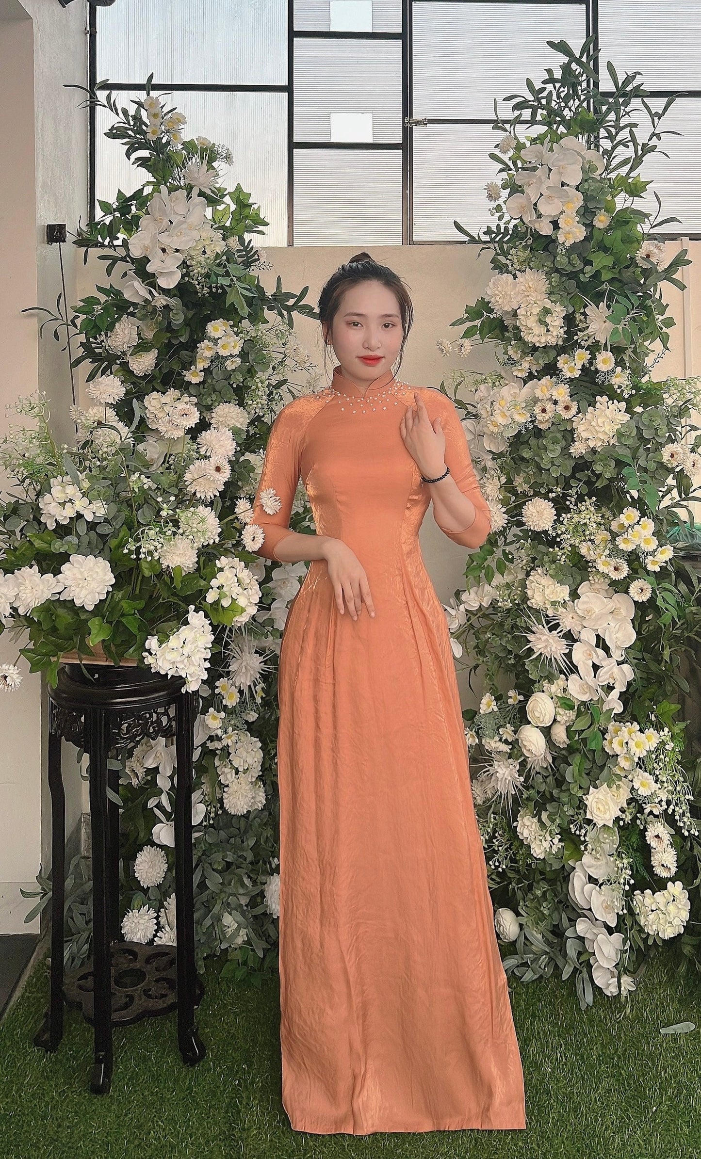 Áo Lụa ánh kim thái tuấn-orange color design with pearl.