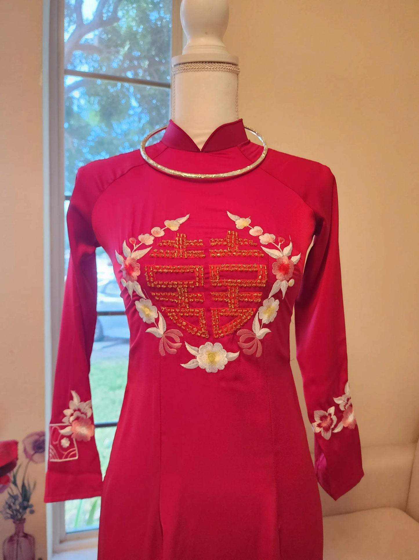 Set Ao Dai Lua Thái Tuấn Embroidered And Đính Kế/ White Pants included/TT171