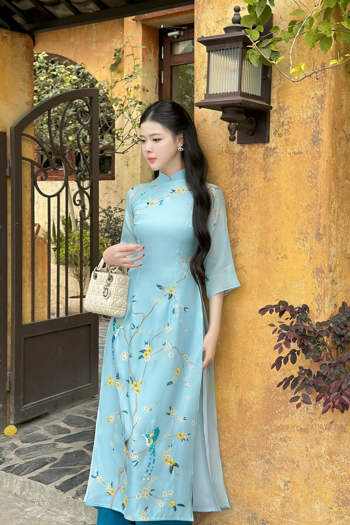 Light blue flowers Ao Dai Set (Blue Pants) B293