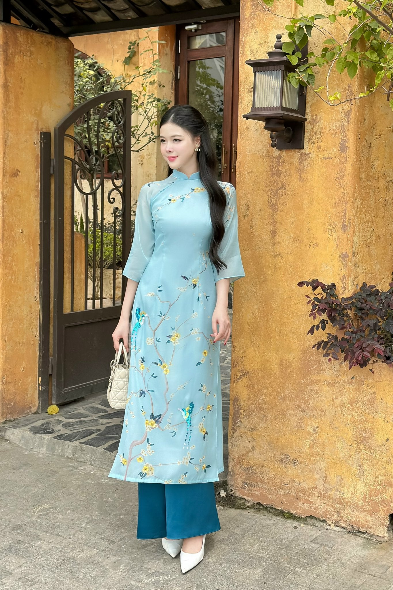 Light blue flowers Ao Dai Set (Blue Pants) B293